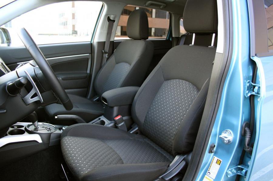  Mitsubishi Outlander Sport SE AWC 2011 года  (фото 32 из 48)